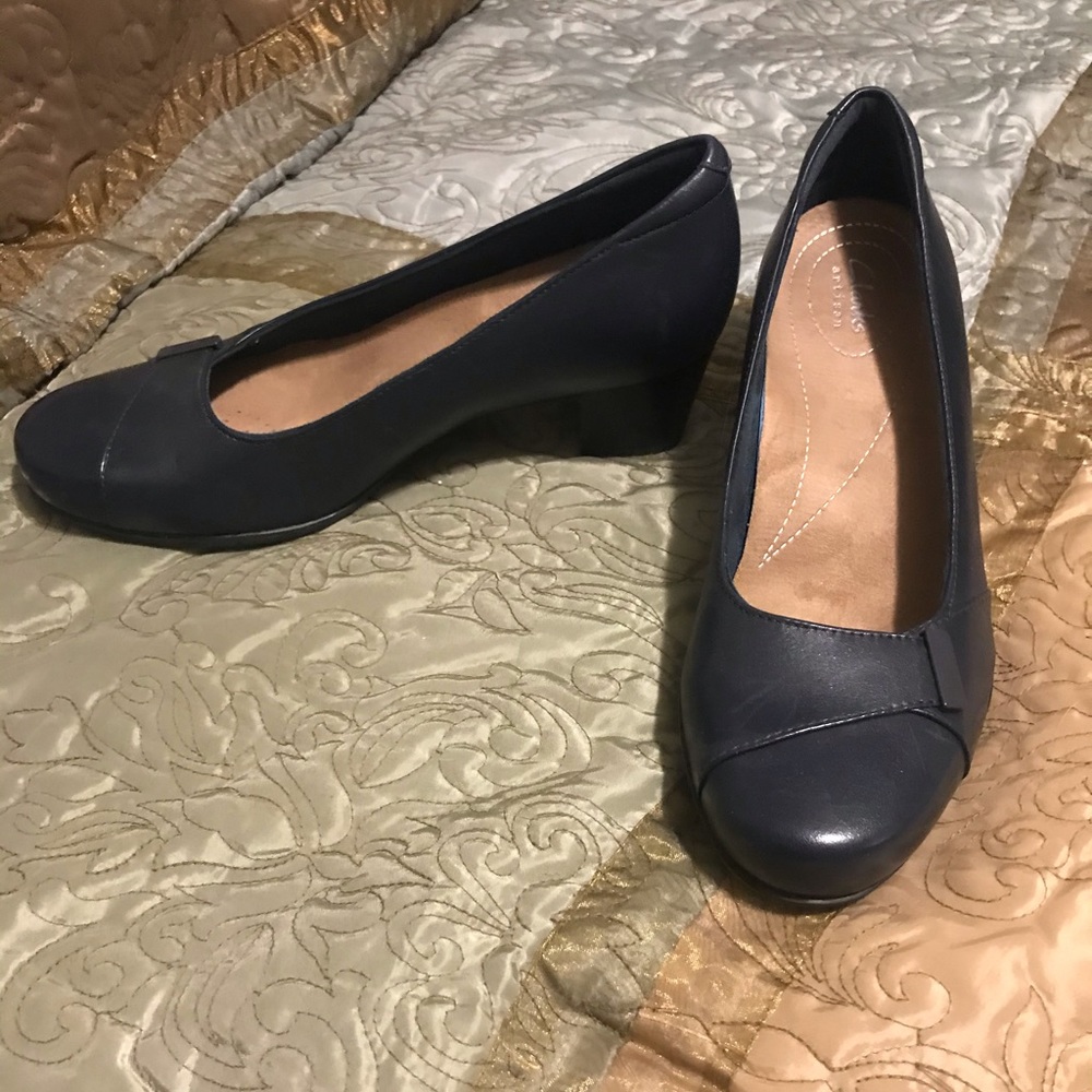 Clarks Navy Blue Leather Pumps Size 8.5